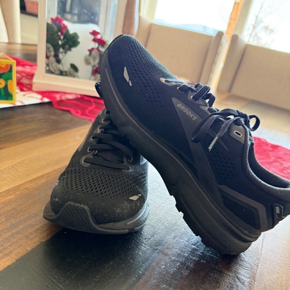 BROOKS GHOST 15 SNEAKERS